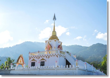 ✤ วัดพระธาตุภูเขาทอง